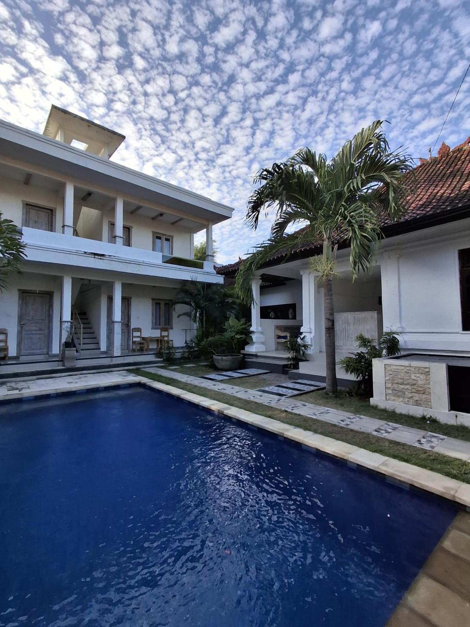 Adore Guesthouse Amed Exterior foto